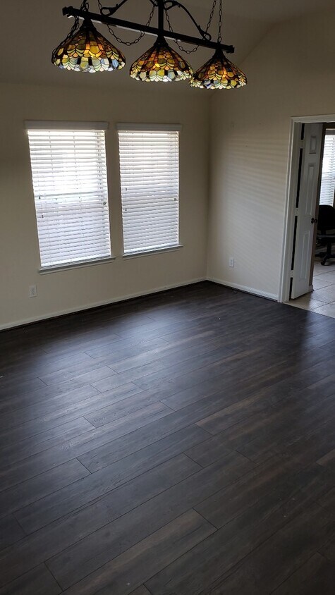 Foto del edificio - 13223 Heather Falls Dr