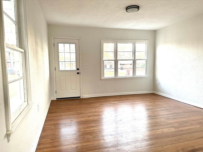 Building Photo - Modern Updated Home in the Milk District- ...