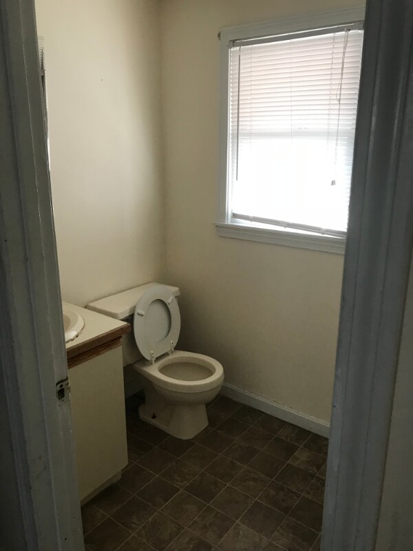 Foto del edificio - 107 University Ave