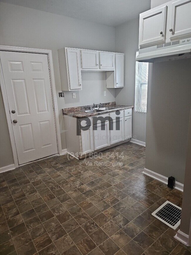 Photo - 114 Adler St Townhome