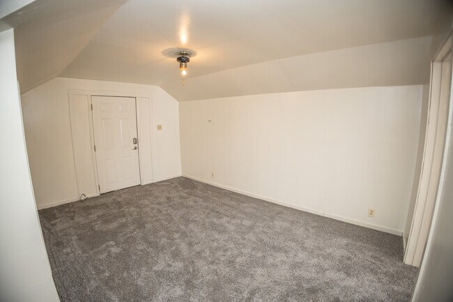 Building Photo - 1214 E Dunklin St