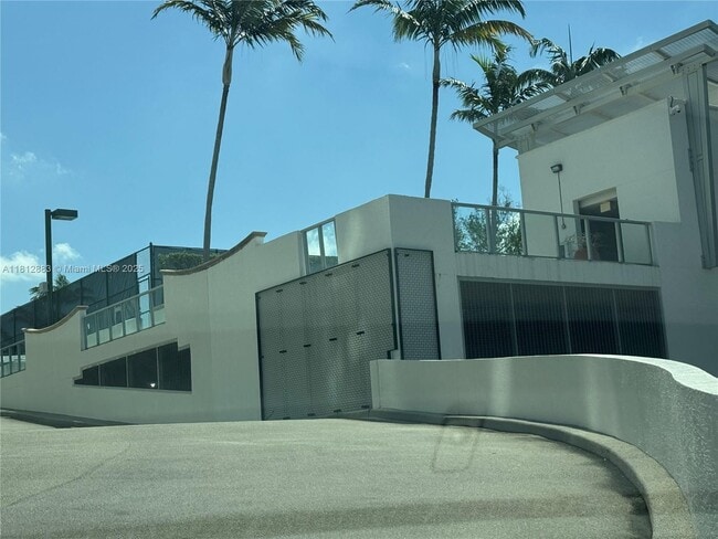 Building Photo - 2641 N Flamingo Rd