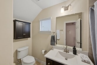 Building Photo - 2713 Shadybrook Meadow Dr
