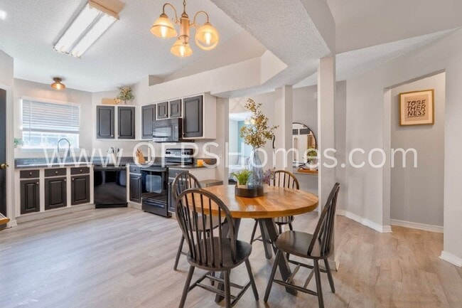 Building Photo - 3bed Crestview Home!
