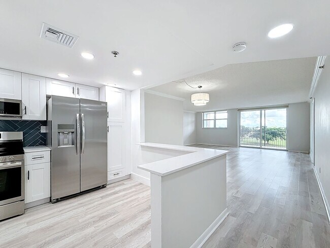 Foto del edificio - Gorgeous 2 bedroom 2  Condo in Boca Raton across from Nova University