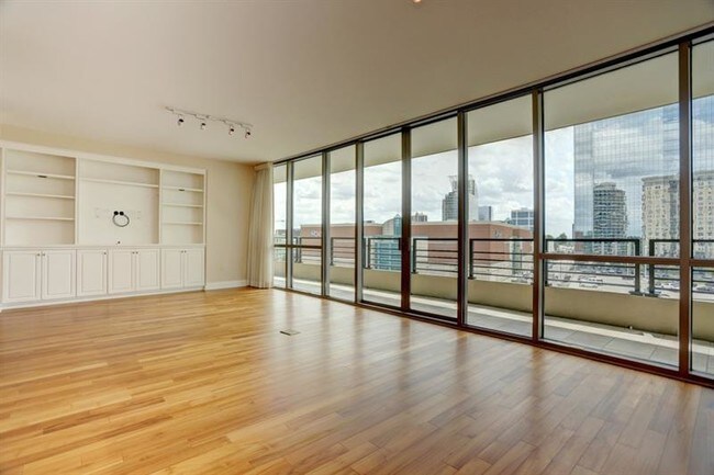 Foto del edificio - 700 Park Regency Pl NE