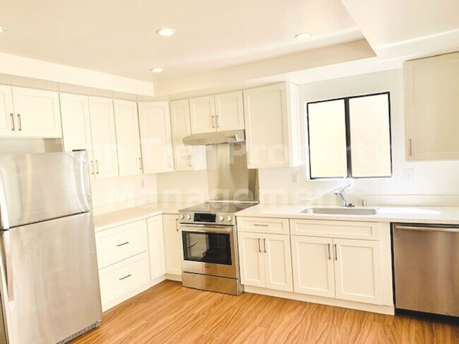 Foto del edificio - Beautifully updated 2 Bd/2 Ba, 1500 sf Walnut Creek Townhouse in desirable Rancho Dorado HOA avai...