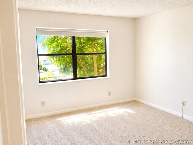 Foto del edificio - 9355 SW 8th St
