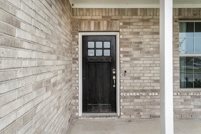 Foto del edificio - 5806 Aurora Grns Ln