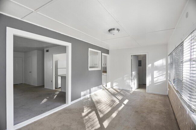 Foto del edificio - 1033 Croft Ave NE