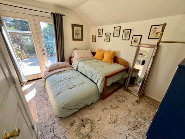 Foto del edificio - 1877 Virginia Ave