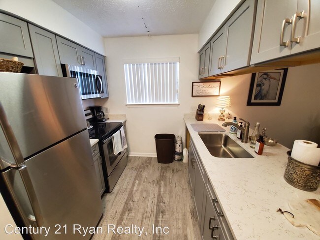 Building Photo - 7813 N Lagoon Dr