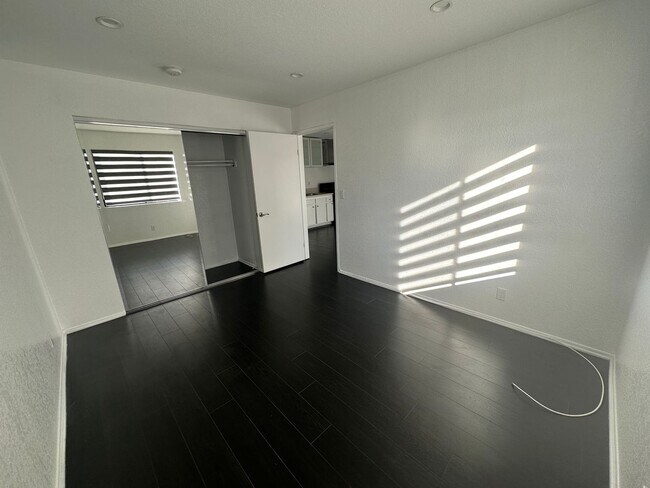 Foto del edificio - 827 S Wilton Pl