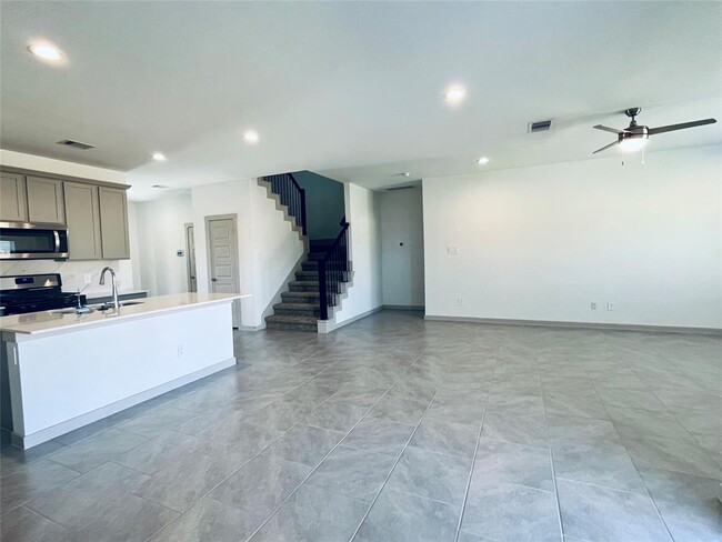 Building Photo - 3314 Silverton Dr