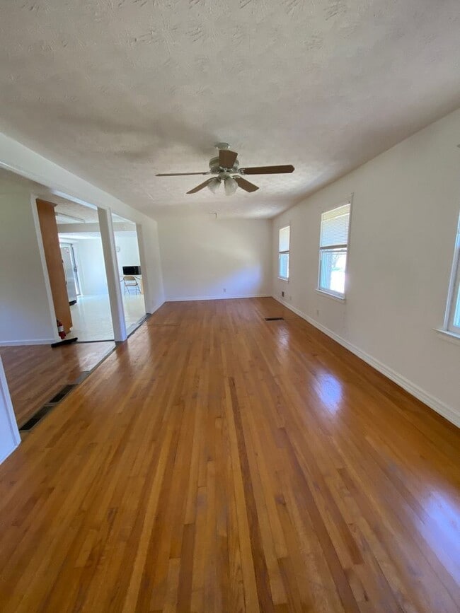 Building Photo - 651 Oneta Dr NW