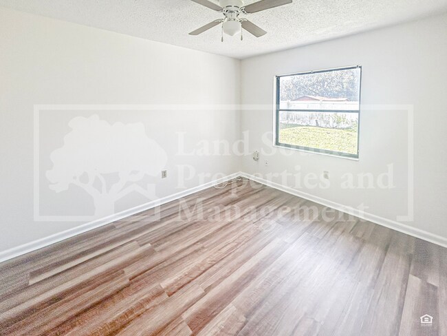 Building Photo - 227 Village View Ln
