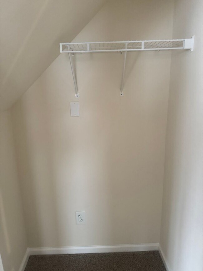 Foto del edificio - Fantastic 4br/2.5ba home, Conv to 40, excellent location, Available Now!