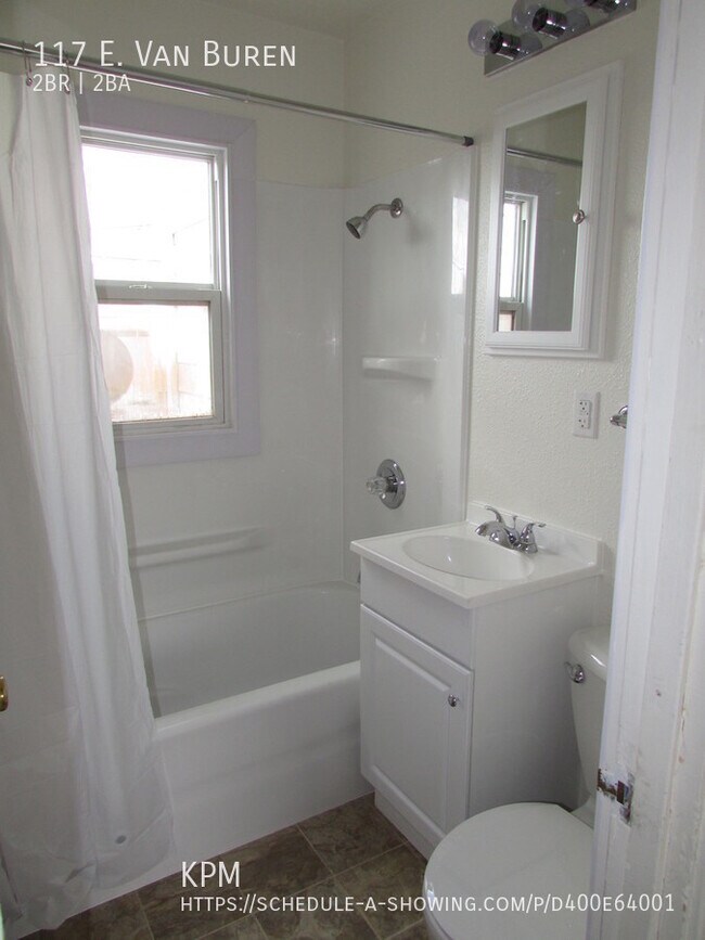 Building Photo - * PENDING APPLICATION * 2 BEDROOM | 1 1/2 ...