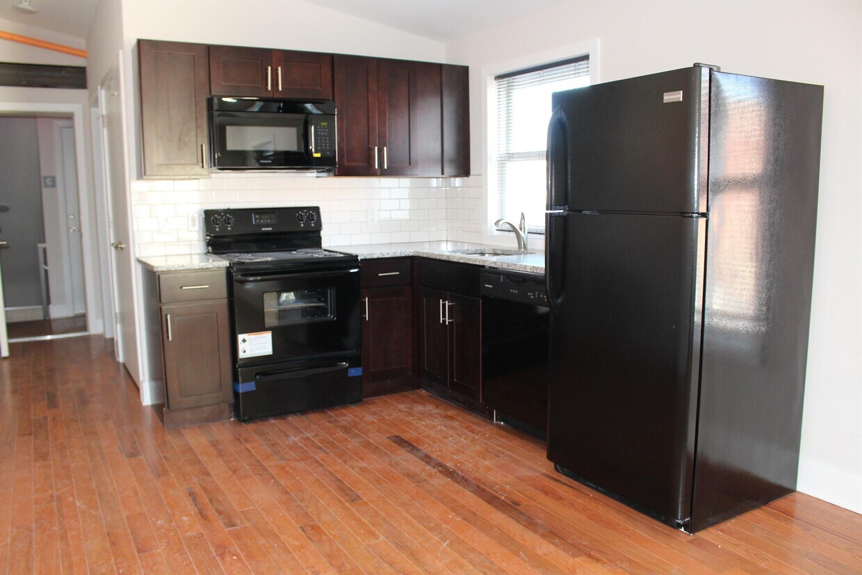 Primary Photo - 237 Perry St