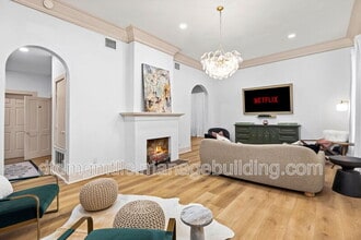 Building Photo - 110 E Craig Pl