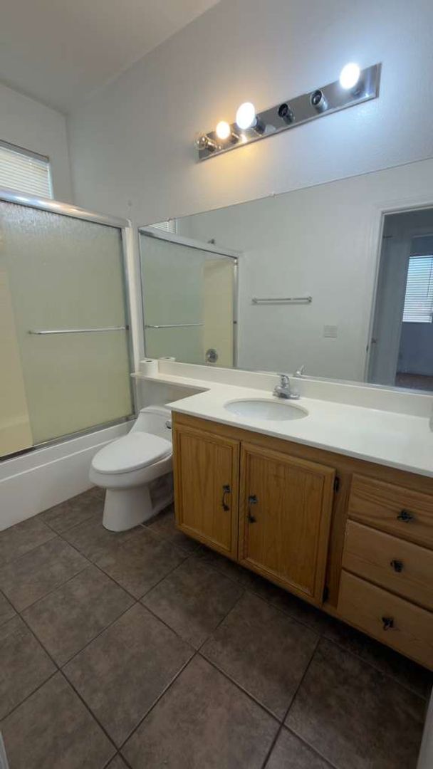 Foto del edificio - Spacious 4 Bedroom Home with loft!