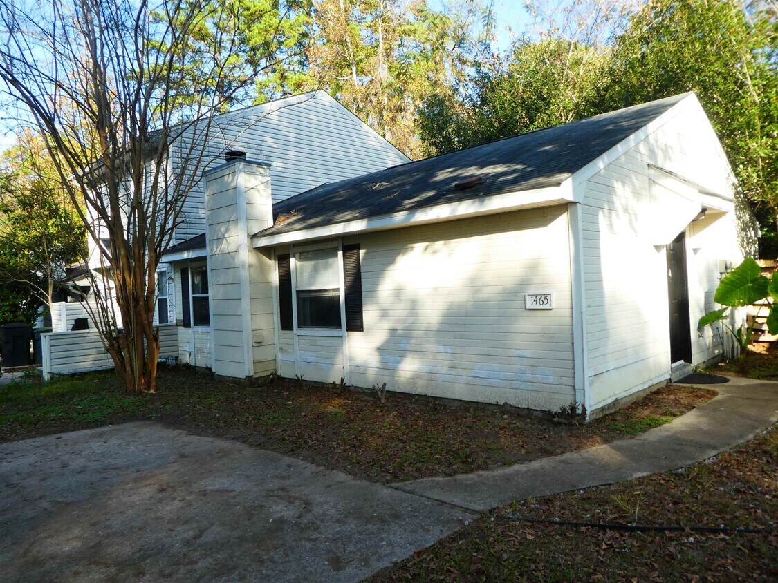 Foto principal - 1465 Live Oak Dr