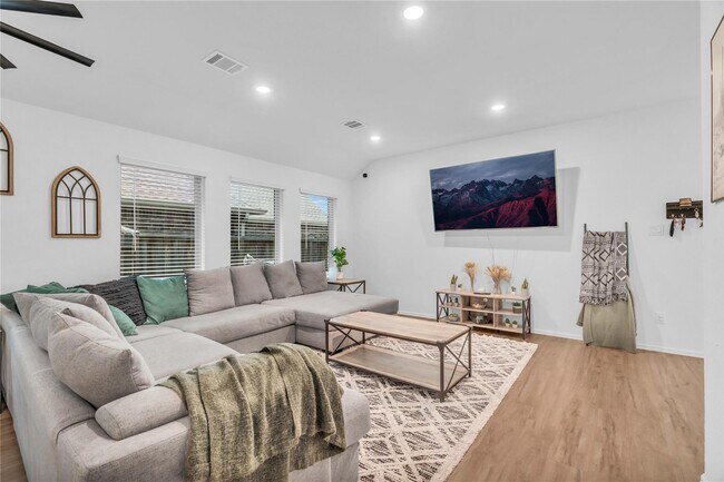 Foto del edificio - 6308 Astoria Pk Ln