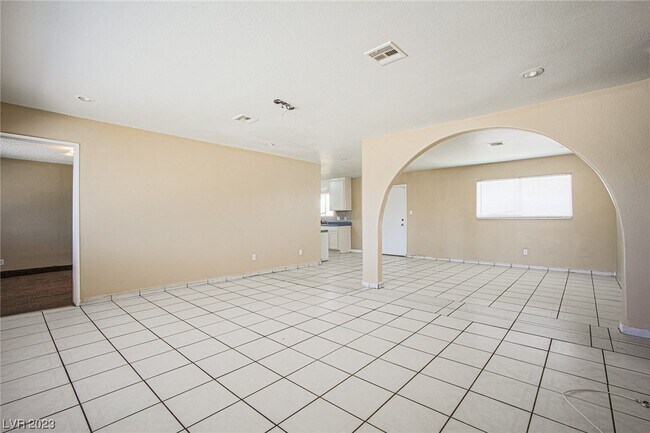 Building Photo - 3654 N Deer Creek Way
