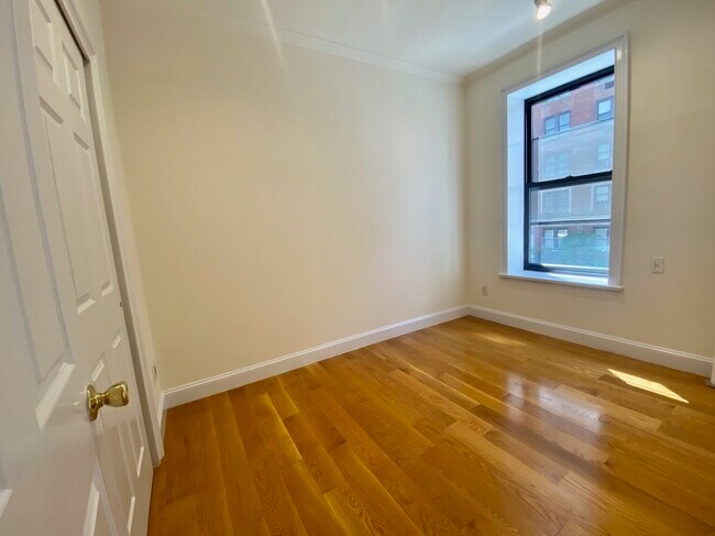 Foto del edificio - 331 Lexington Ave