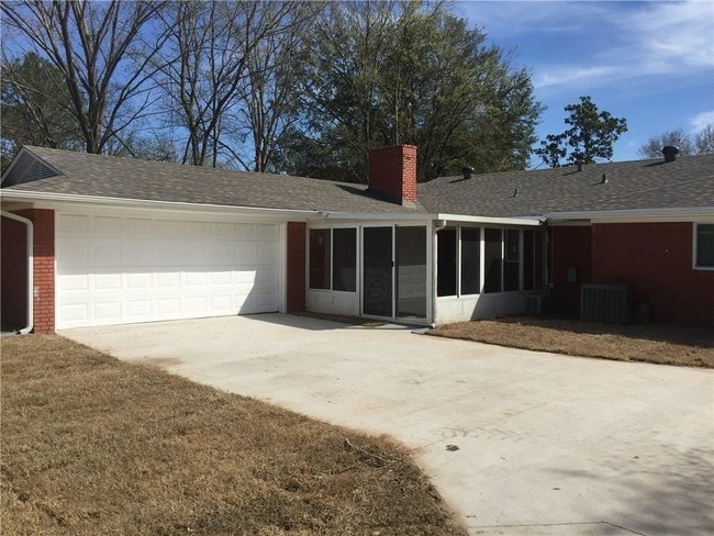 Building Photo - 1813 Trailview Dr