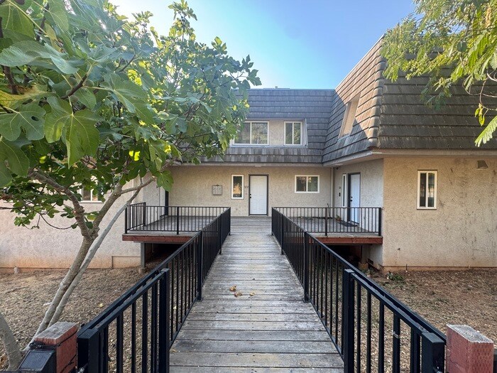 Foto principal - Beaitifully updated 2 bedroom 1.5 bathroom...