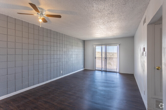 2BR, 1BA - 692 SF - Carousel Plaza Apartments
