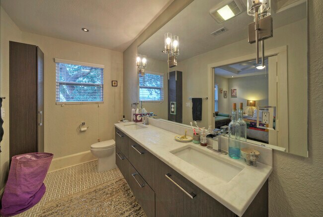 BAÑO PRINCIPAL PRIVADO - 3805 southridge dr
