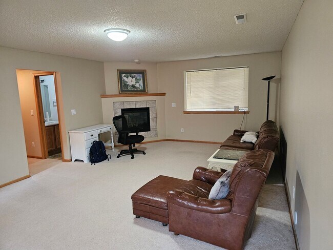 Foto del edificio - AVAILABLE FALL 2026!!!  Rent Reduced on this Incredible Newly Renovated 3 bedroom, 2-1/2 bath hom...