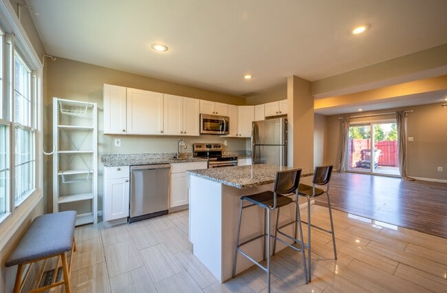 Building Photo - Spacious 3-Level Townhouse with Finished Basement and Fenced Patio