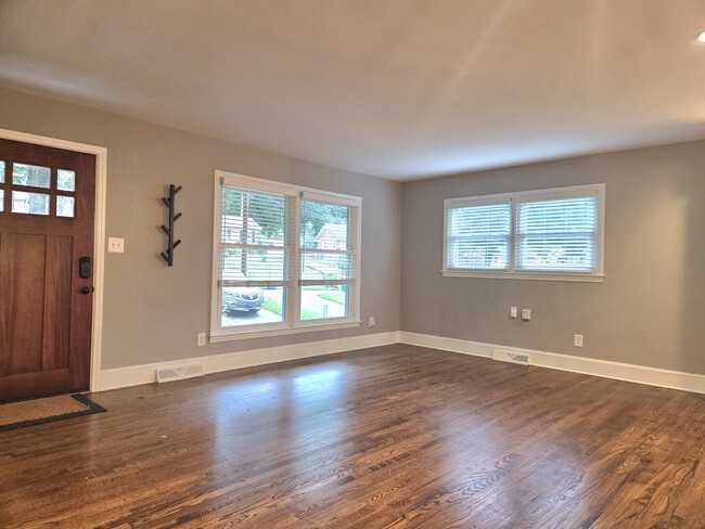 Building Photo - 6126 Netherwood Dr