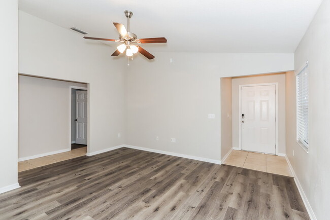 Foto del edificio - 5059 Belmont Park Ln