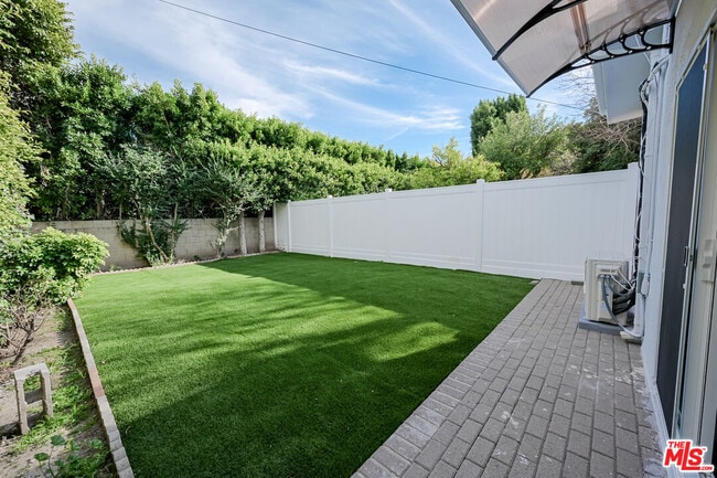 Building Photo - 4424 Noble Ave