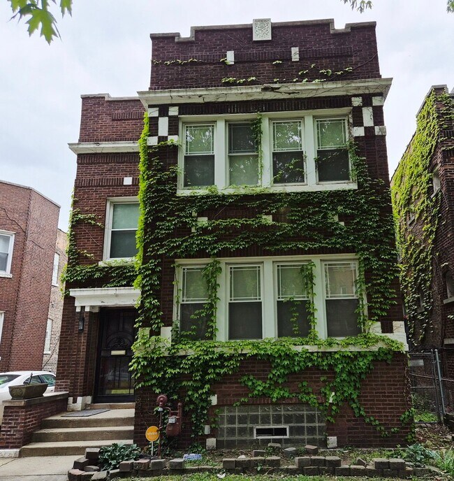 Building Photo - 7826 S Bennett Ave