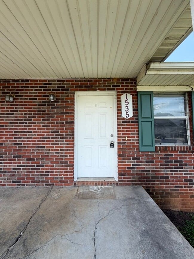 Building Photo - 1533-1539 Meadow Spring Dr