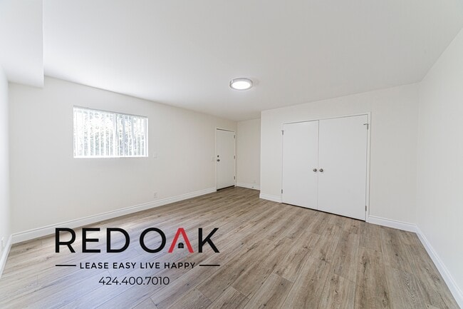 Building Photo - 7032 Milwood Ave