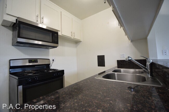 Building Photo - 1 br, 1 bath Apartment - 12255 Burbank Blv...
