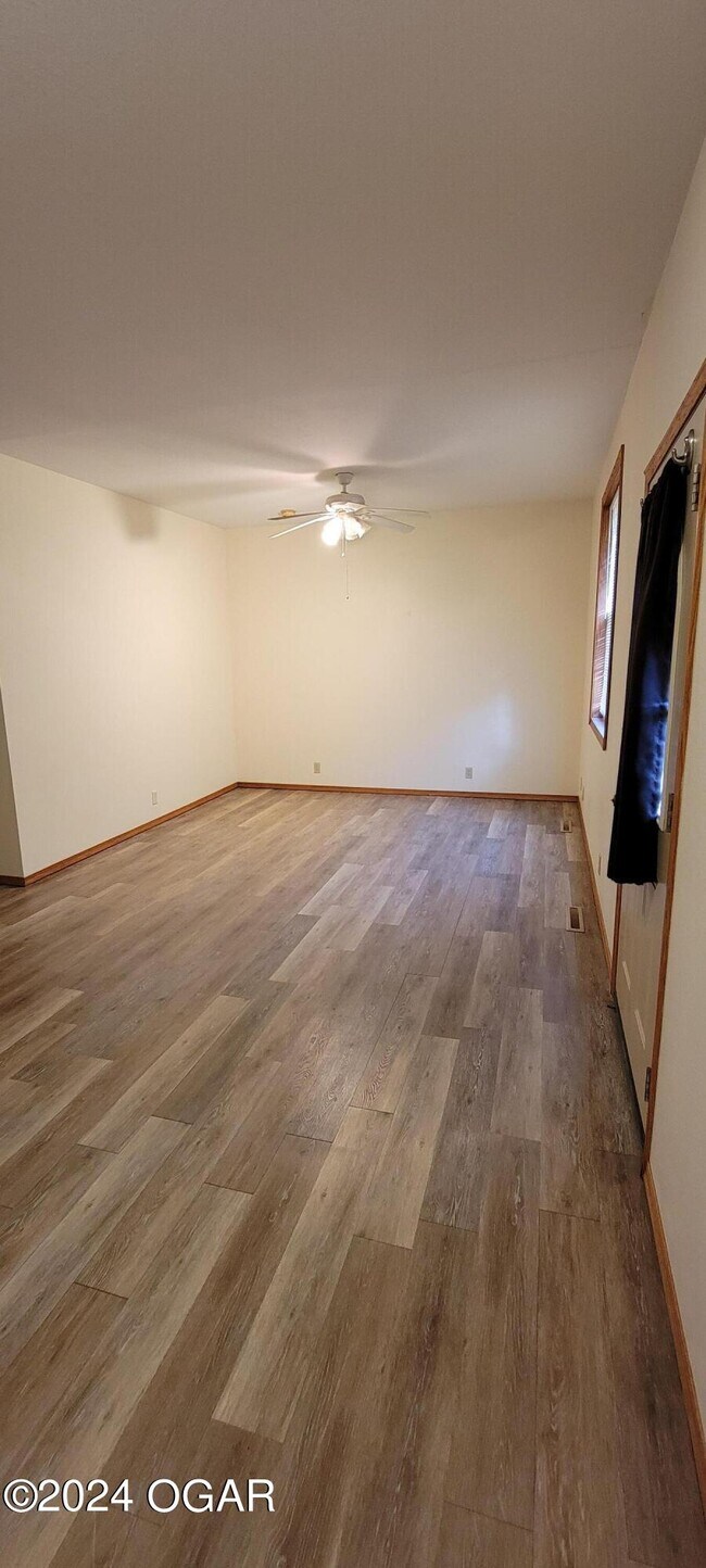 Foto del edificio - 1743 E C St