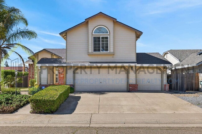 Foto del edificio - Spacious 3-Bedroom, 3-Bath Home Available