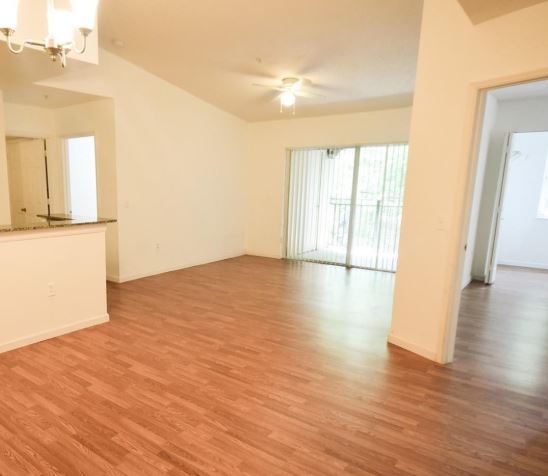 Foto del edificio - 2727 Centergate Dr