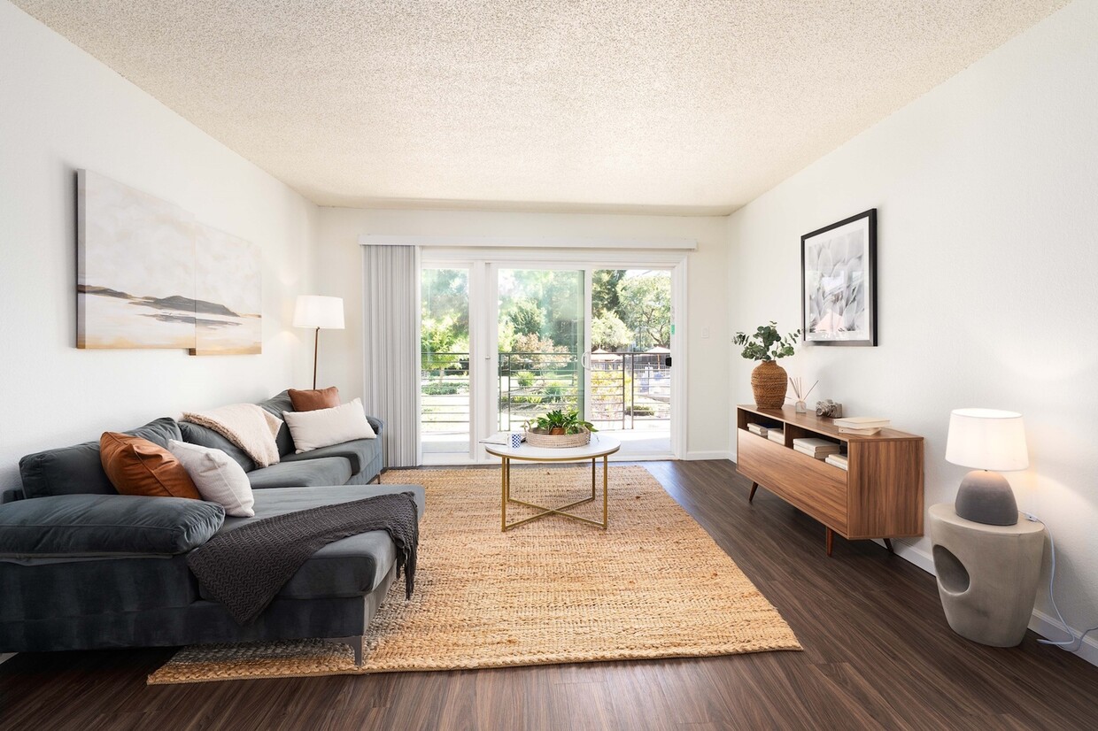 Sala de estar | Creekwood Apartments | Apartamentos en alquiler en Hayward, CA - Creekwood