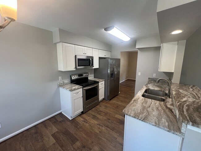 Building Photo - 5018 Huntclub Chase