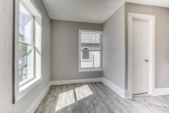 Building Photo - 810 Maltby St