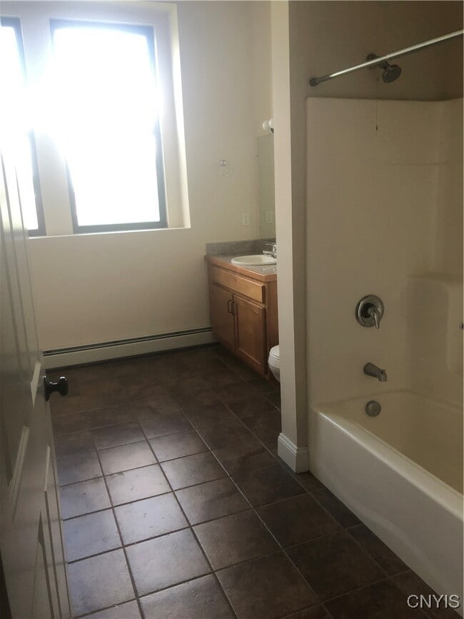 Foto del edificio - 617 Hiawatha Blvd