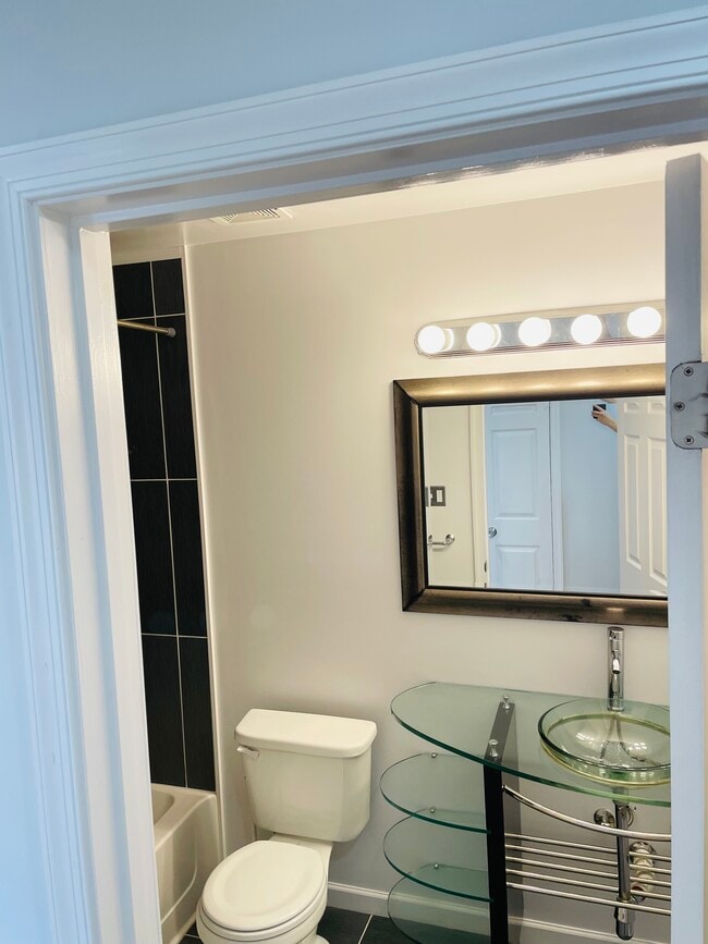 hallway bathroom - 6423 Richmond Hwy